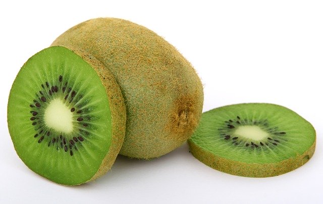 Un kiwi, riche en vitamine C